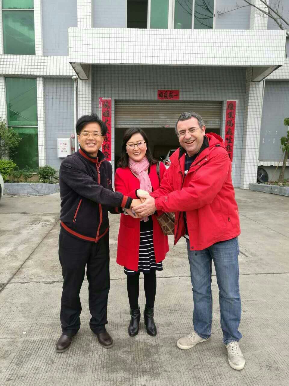 1576823466468768.jpg 老板與客人合影.jpg